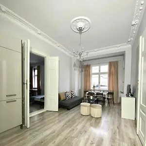 https://crystal-sw-marcin-poznan.poznan-hotels.com